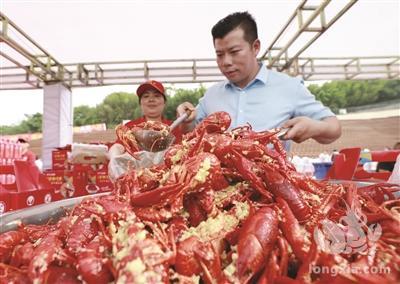 盱眙举办“万人龙虾宴” 3万多食客狂扫龙虾40吨