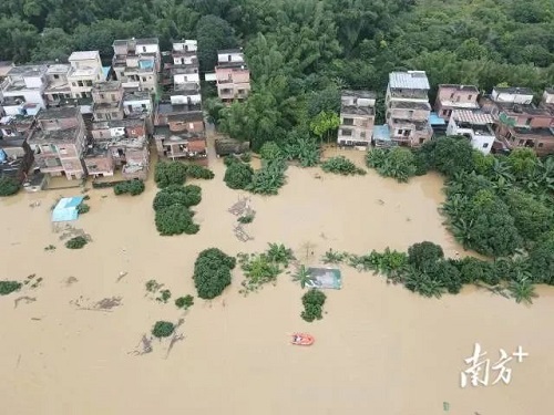 后市会缺货涨价？暴雨肆虐导致南方很多鱼塘被淹，养殖户损失惨重